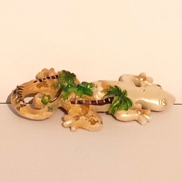 PRETTY Jamaica Fridge Magnet Gecko with Scarlet snakes Sparkle Eyes - Picture 4 of 4